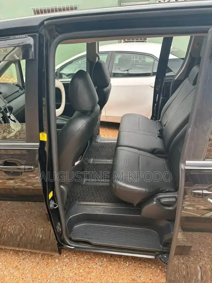 Toyota Voxy 2012 Black