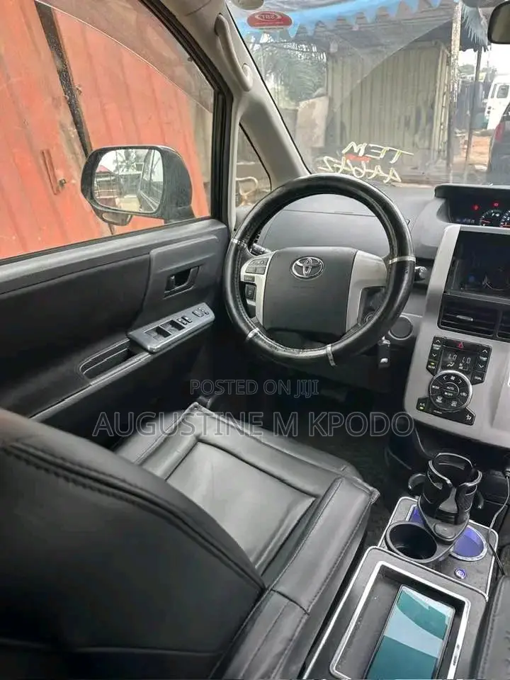 Toyota Voxy 2012 Black