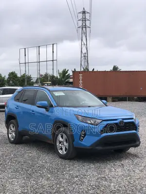 Toyota RAV4 XLE AWD 2019 Blue