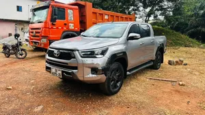 Toyota Hilux 2020 Silver