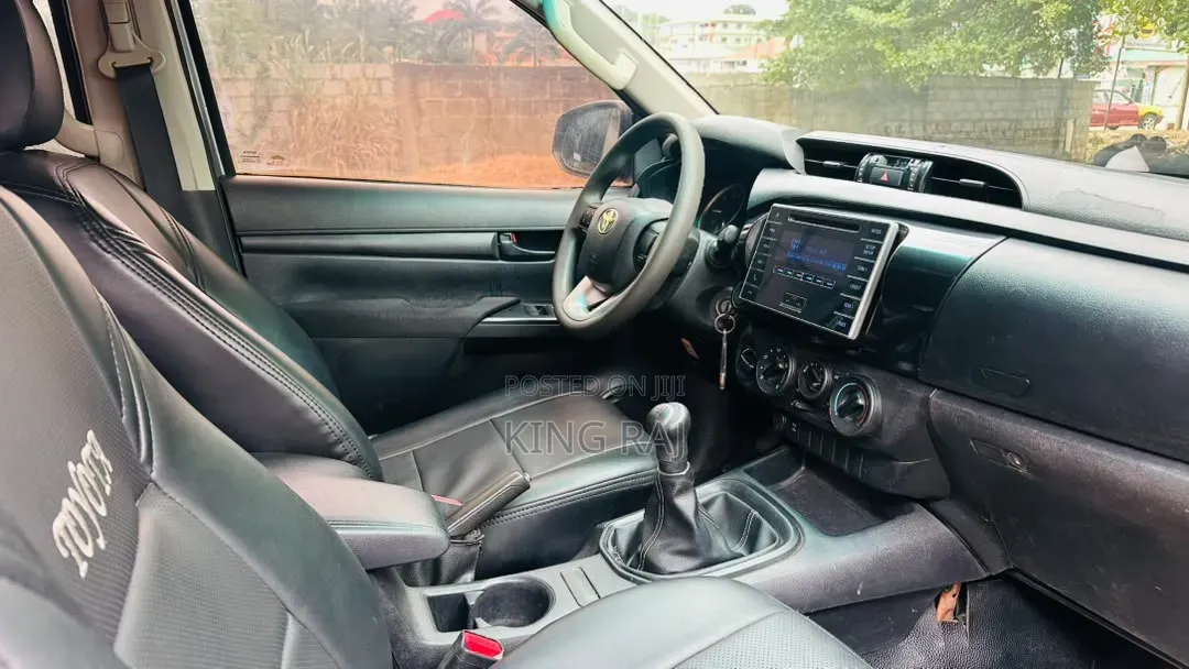 Toyota Hilux 2020 Silver