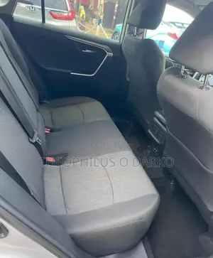 Toyota RAV4 XLE 2022 Silver