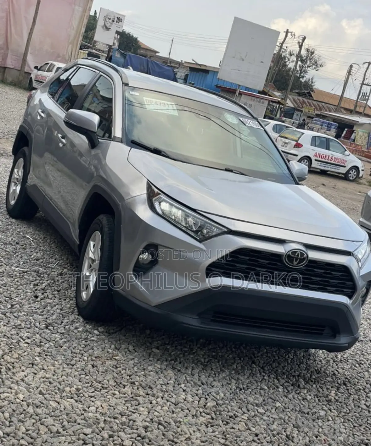 Toyota RAV4 XLE 2022 Silver