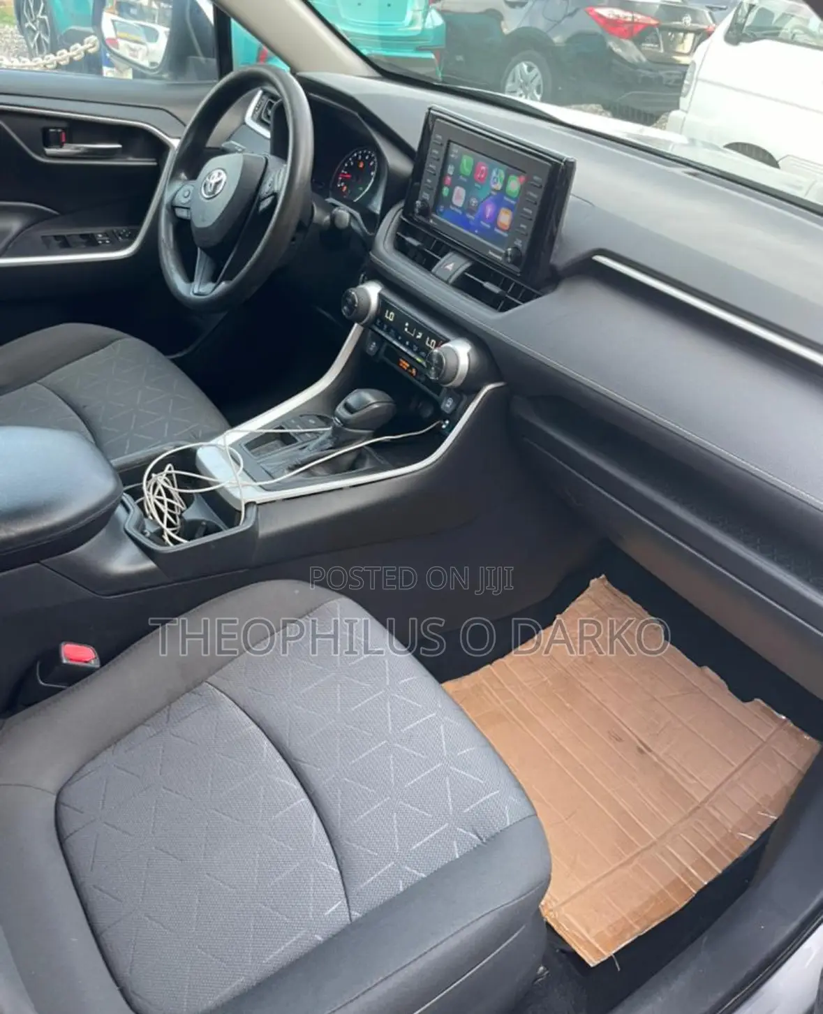 Toyota RAV4 XLE 2022 Silver
