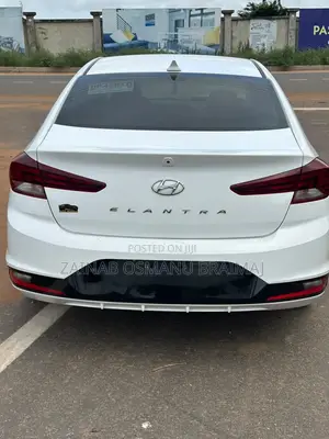 Hyundai Elantra 2019 White