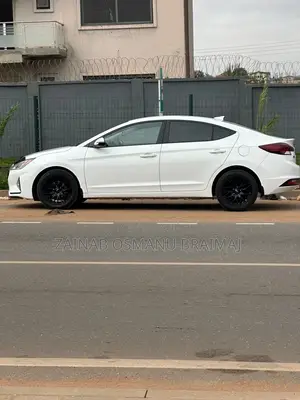 Hyundai Elantra 2019 White