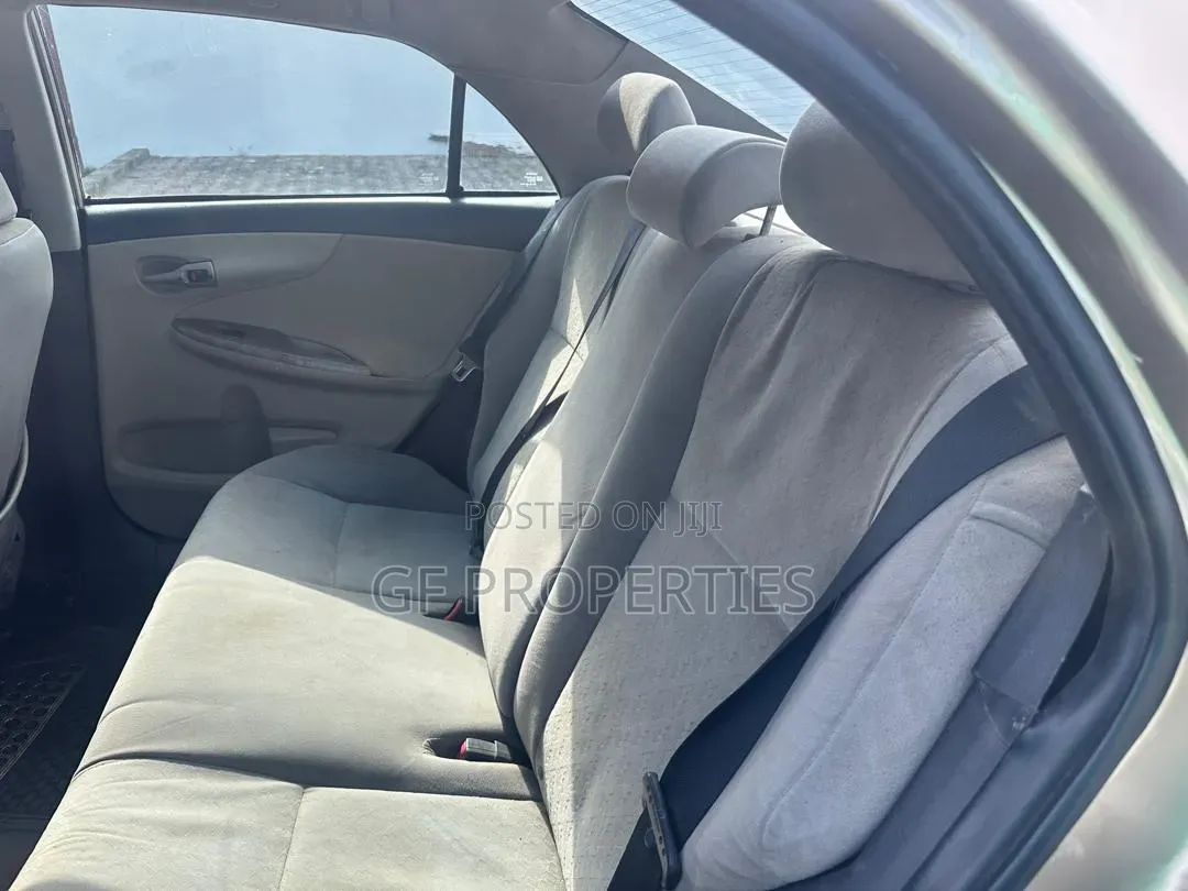 Toyota Corolla 2010 Gold