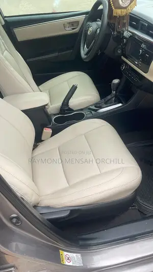 Toyota Corolla LE 4dr Sedan (1.8L 4cyl CVT) 2016 Silver