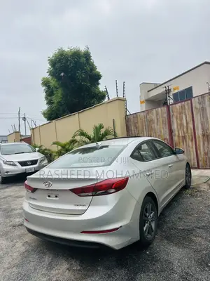 Hyundai Elantra Limited Sedan FWD (2.0L 4cyl 6A) 2017 Silver