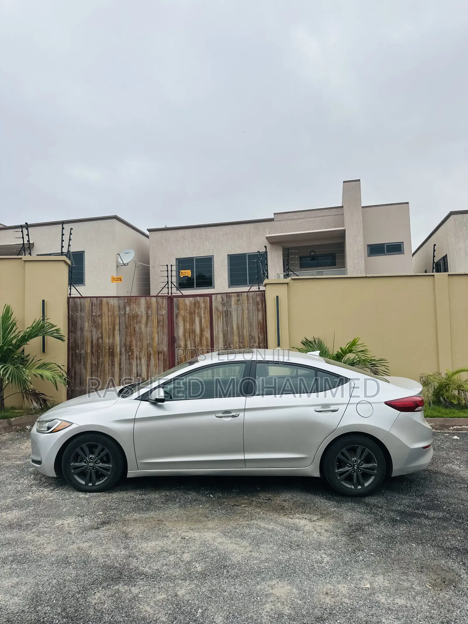 Hyundai Elantra Limited Sedan FWD (2.0L 4cyl 6A) 2017 Silver