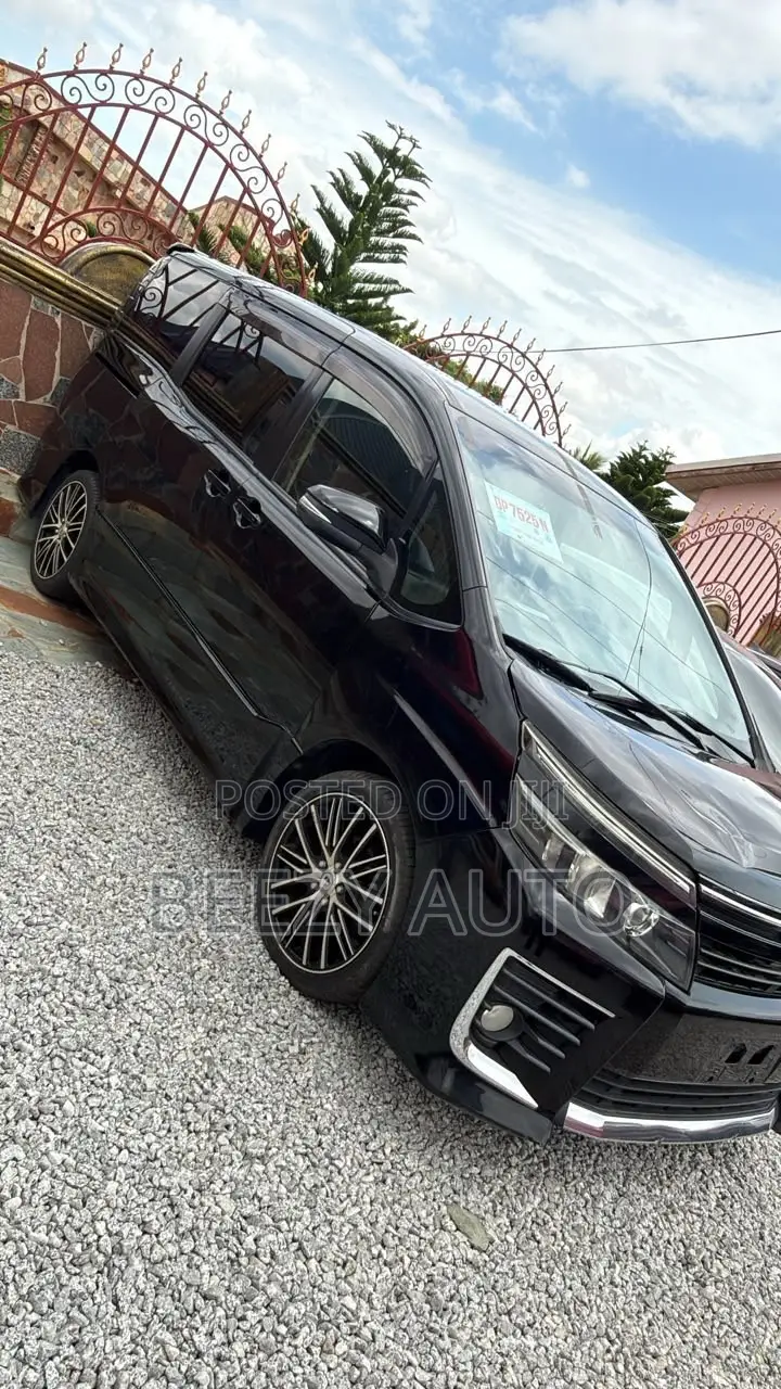 Toyota Voxy V 4WD 8-Seater 2014 Black