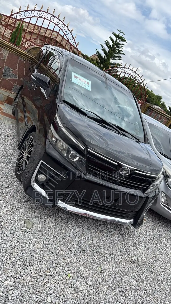 Toyota Voxy V 4WD 8-Seater 2014 Black