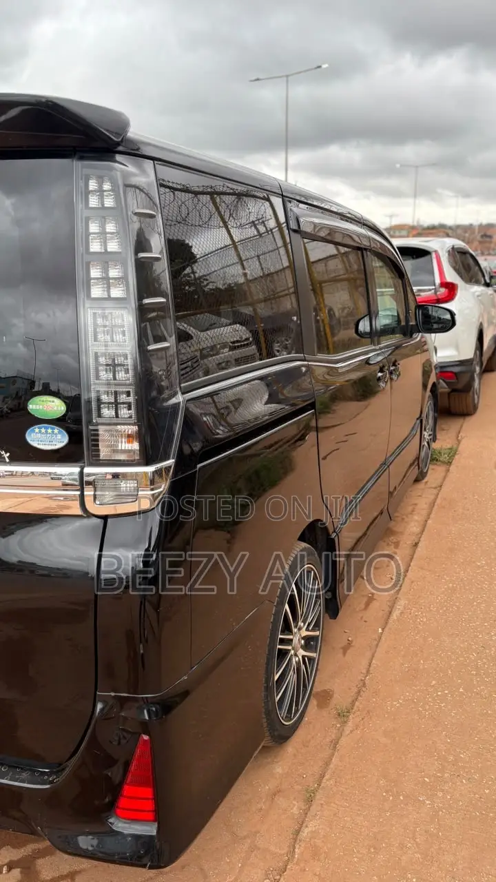 Toyota Voxy V 4WD 8-Seater 2014 Black