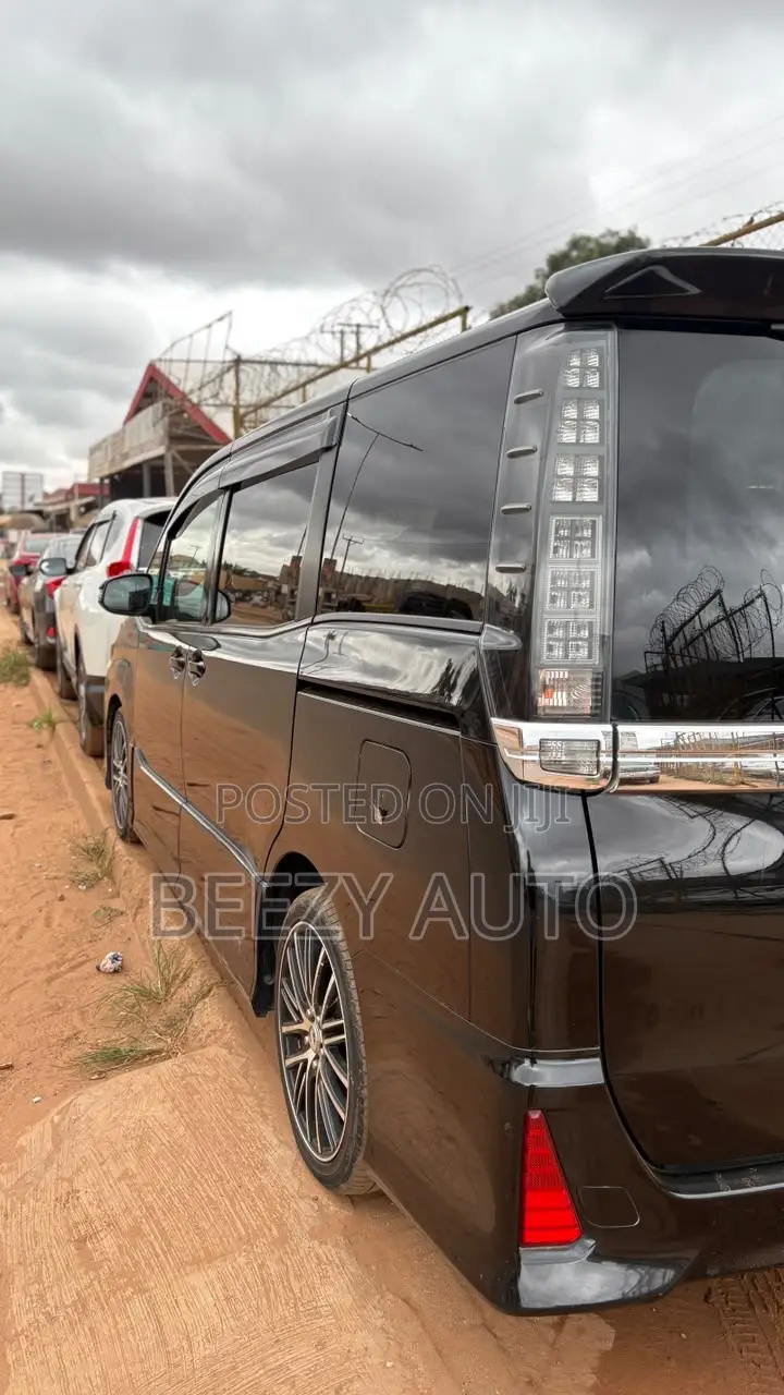 Toyota Voxy V 4WD 8-Seater 2014 Black