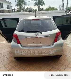 Toyota Vitz 2011 Gray