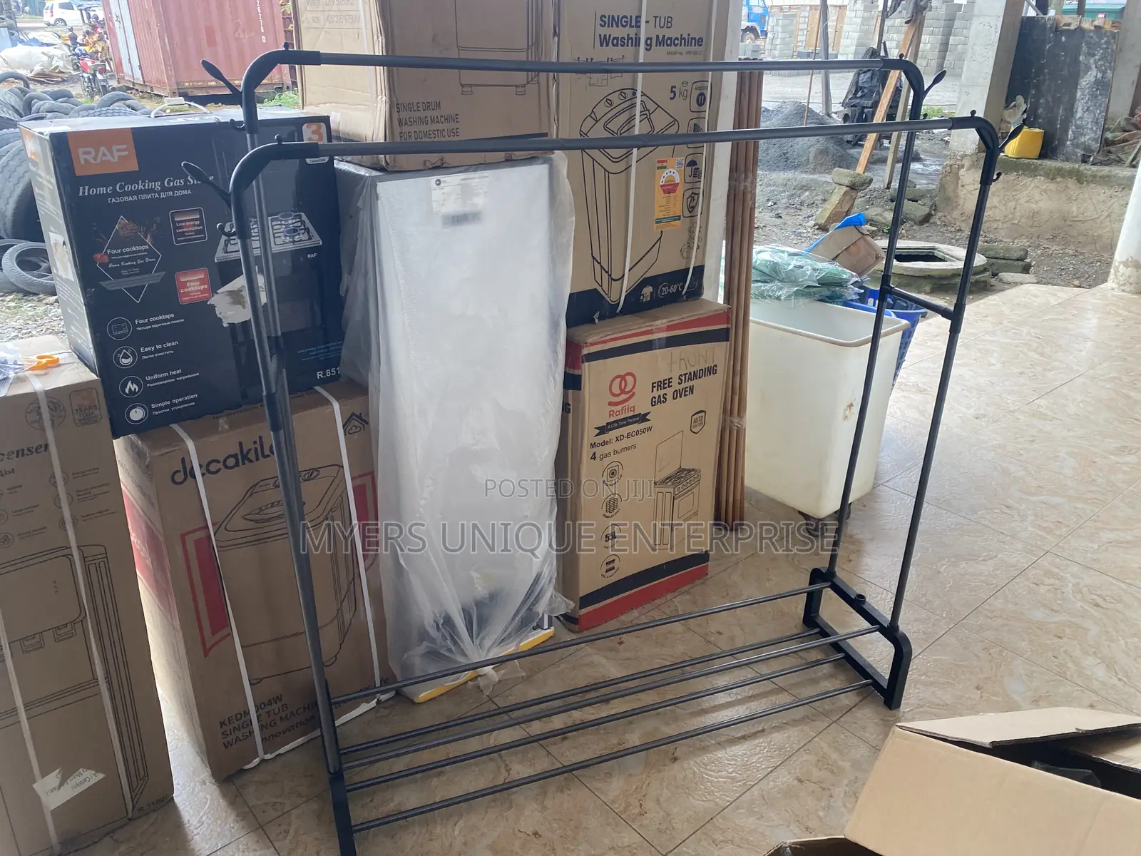 Double Hanging Garment Rack With 2 Shelves