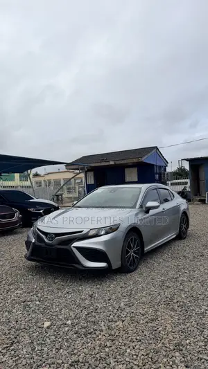 Toyota Camry SE 2022 Silver