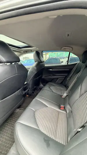 Toyota Camry SE 2022 Silver