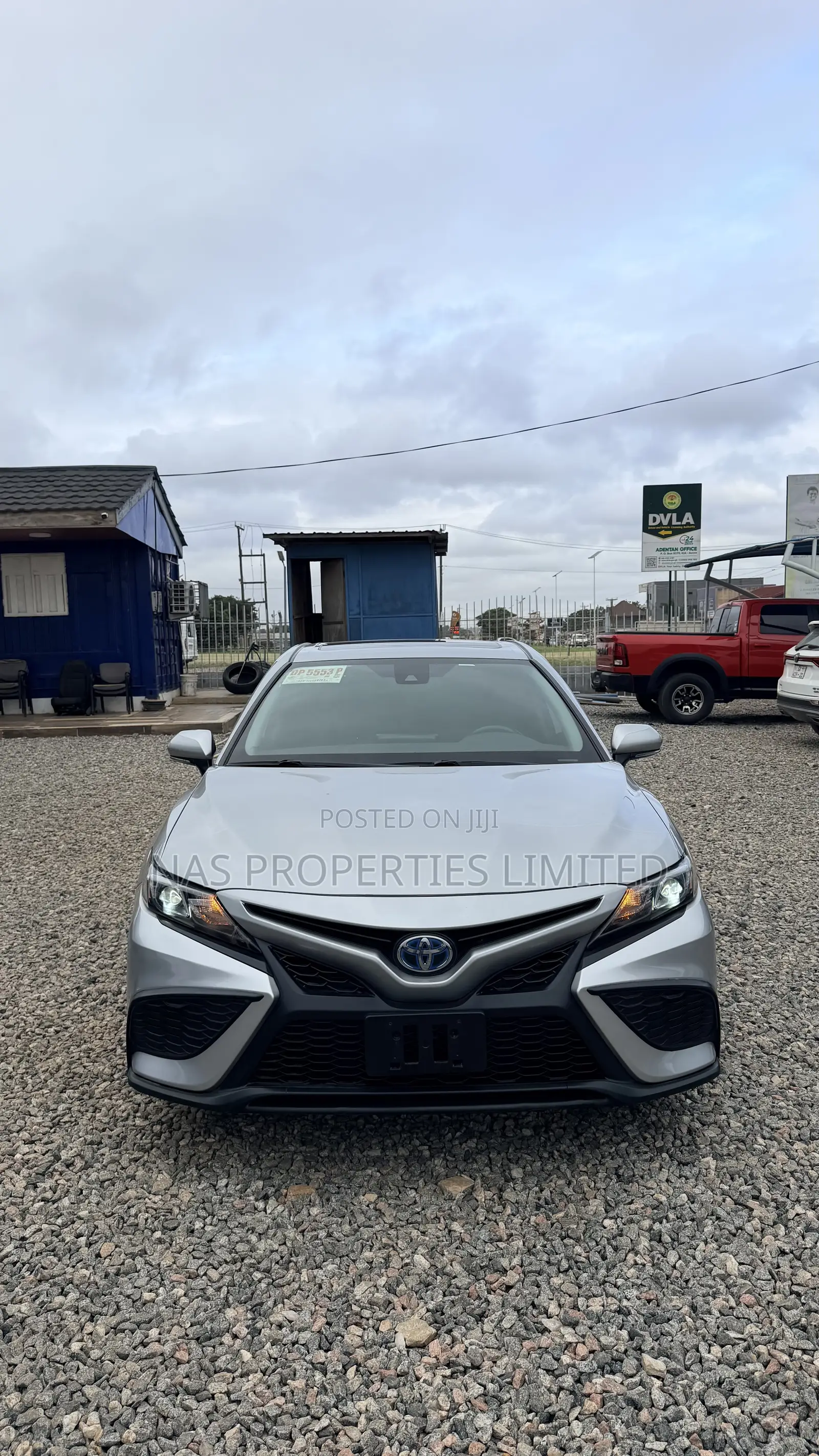 Toyota Camry SE 2022 Silver
