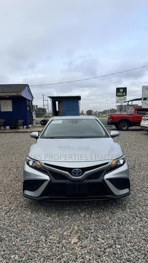 Toyota Camry SE 2022 Silver