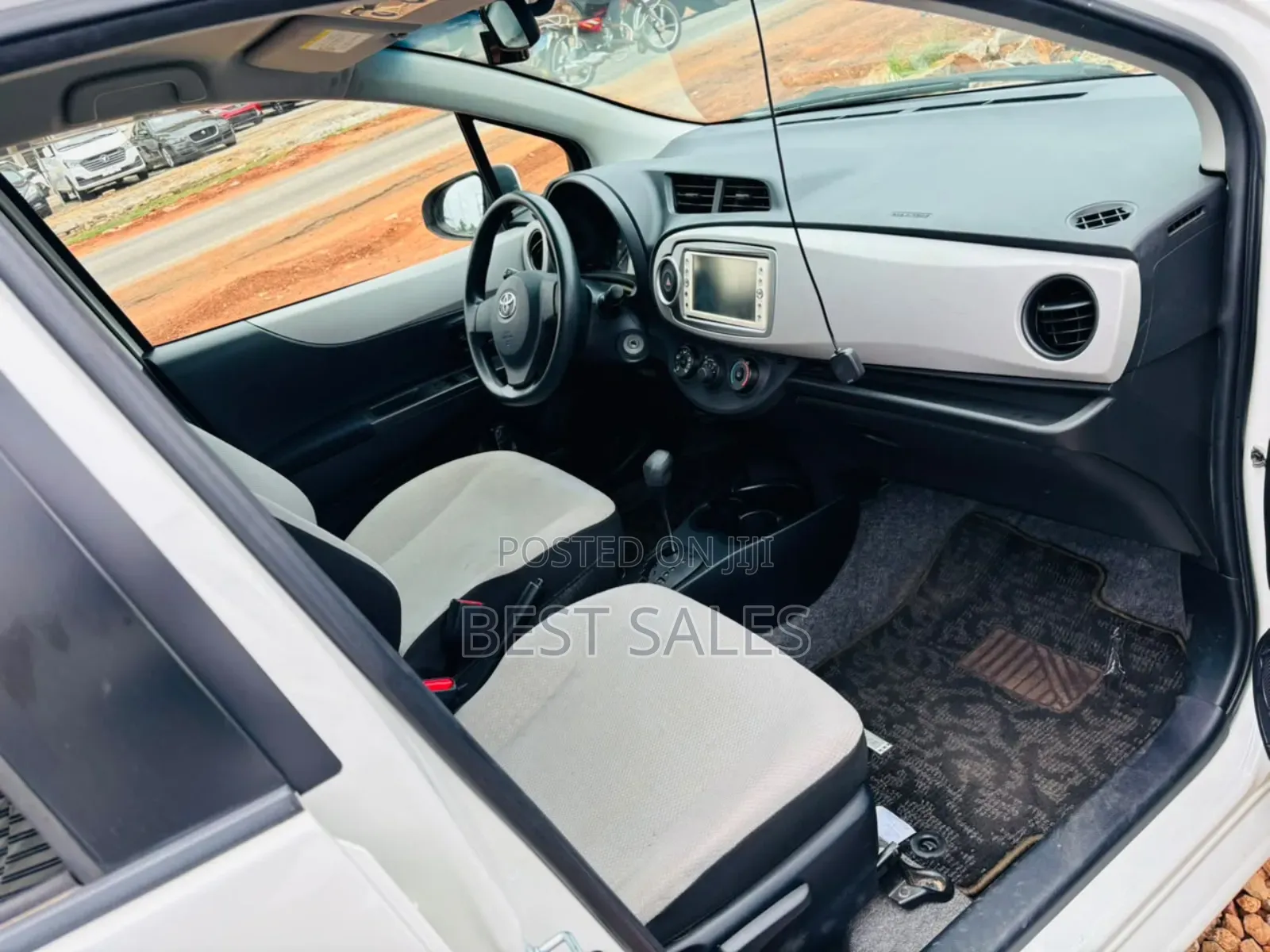 Toyota Vitz 2011 White