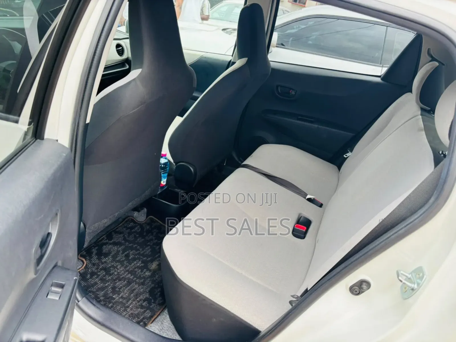 Toyota Vitz 2011 White