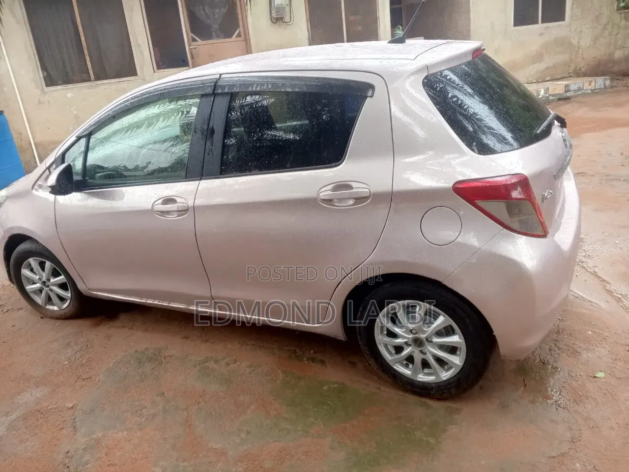 Toyota Vitz 2012 Gray