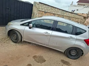 Nissan Versa 1.6 SV 4dr Sedan (1.6L 4cyl CVT) 2015 Silver