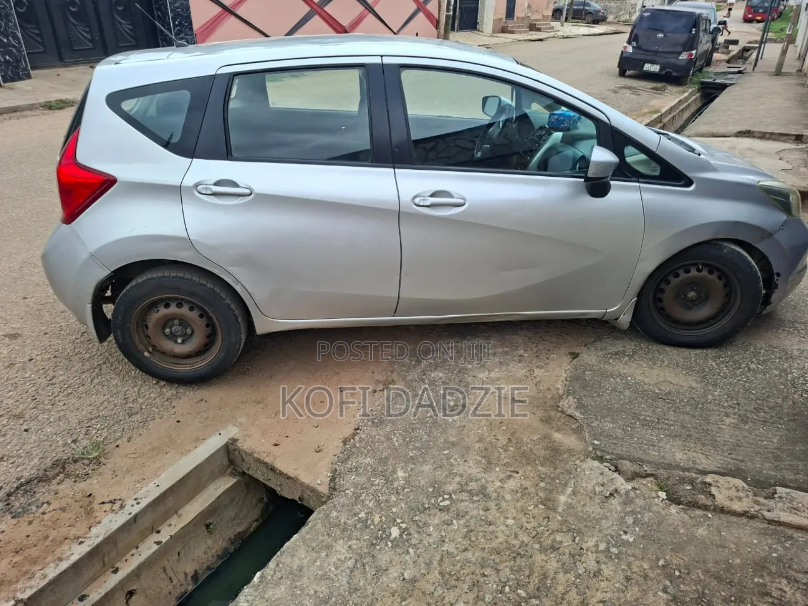 Nissan Versa 1.6 SV 4dr Sedan (1.6L 4cyl CVT) 2015 Silver