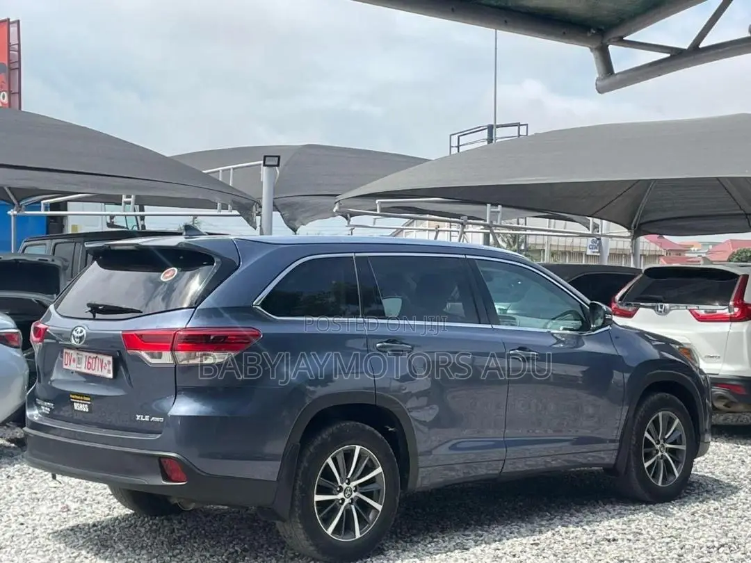 Toyota Highlander XLE 2019 Blue