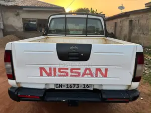 Nissan Hardbody 2016 White