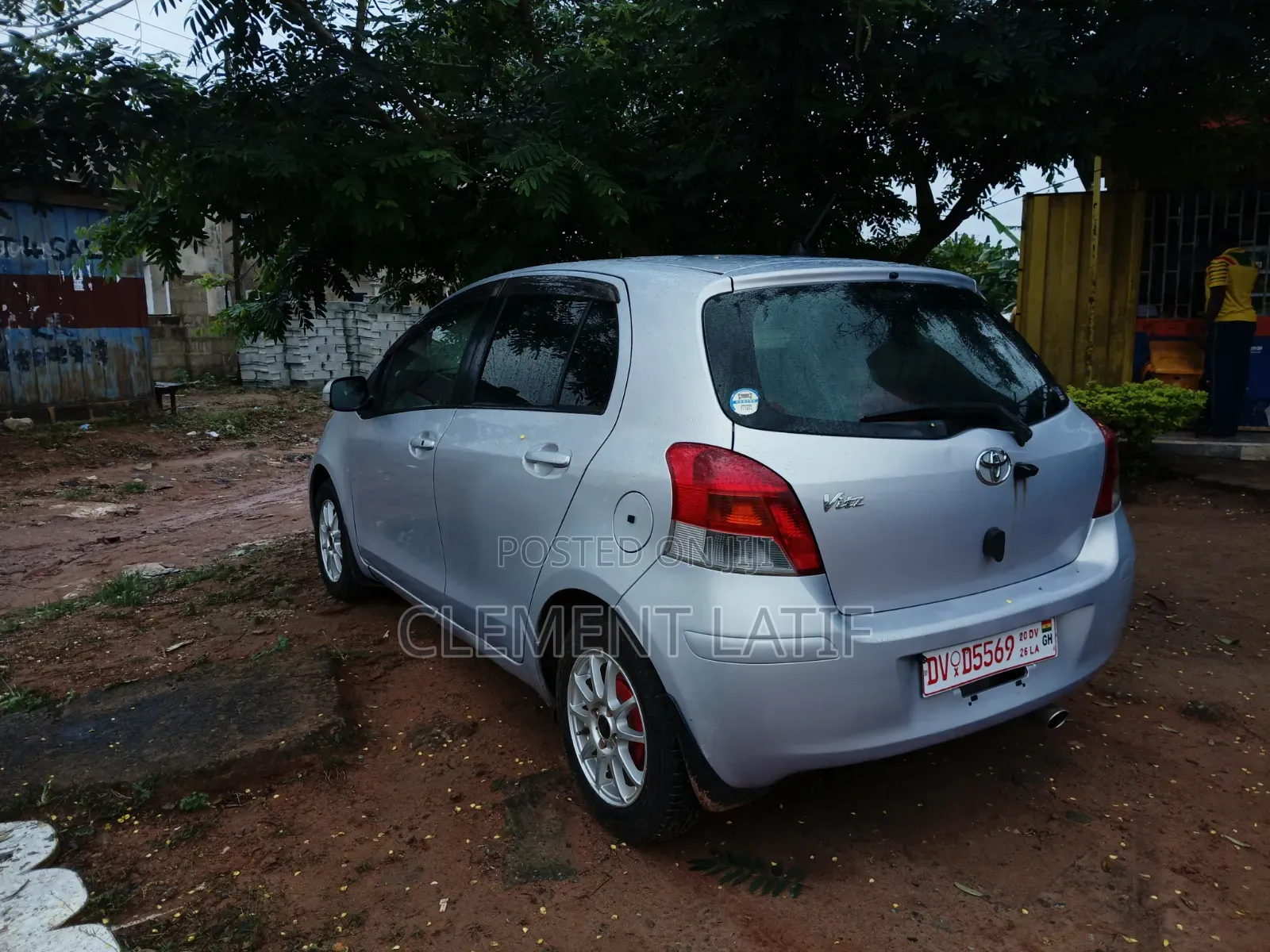 Toyota Vitz 2010 Silver
