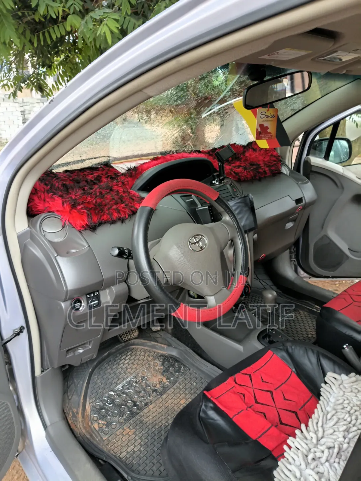 Toyota Vitz 2010 Silver