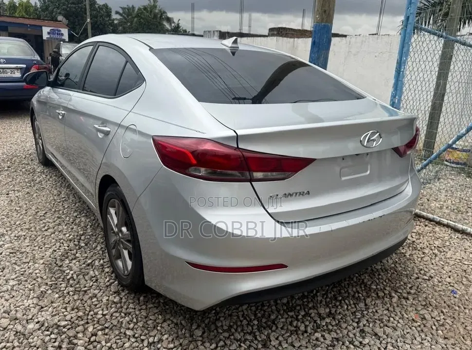 Hyundai Elantra 2017 Silver