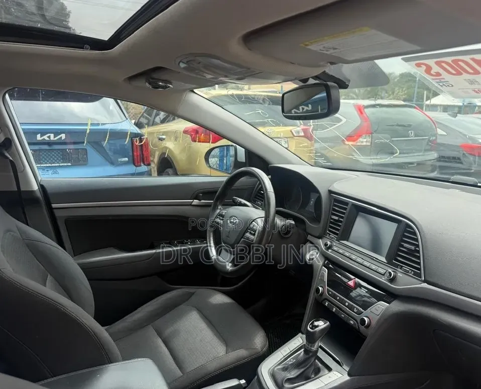 Hyundai Elantra 2017 Silver