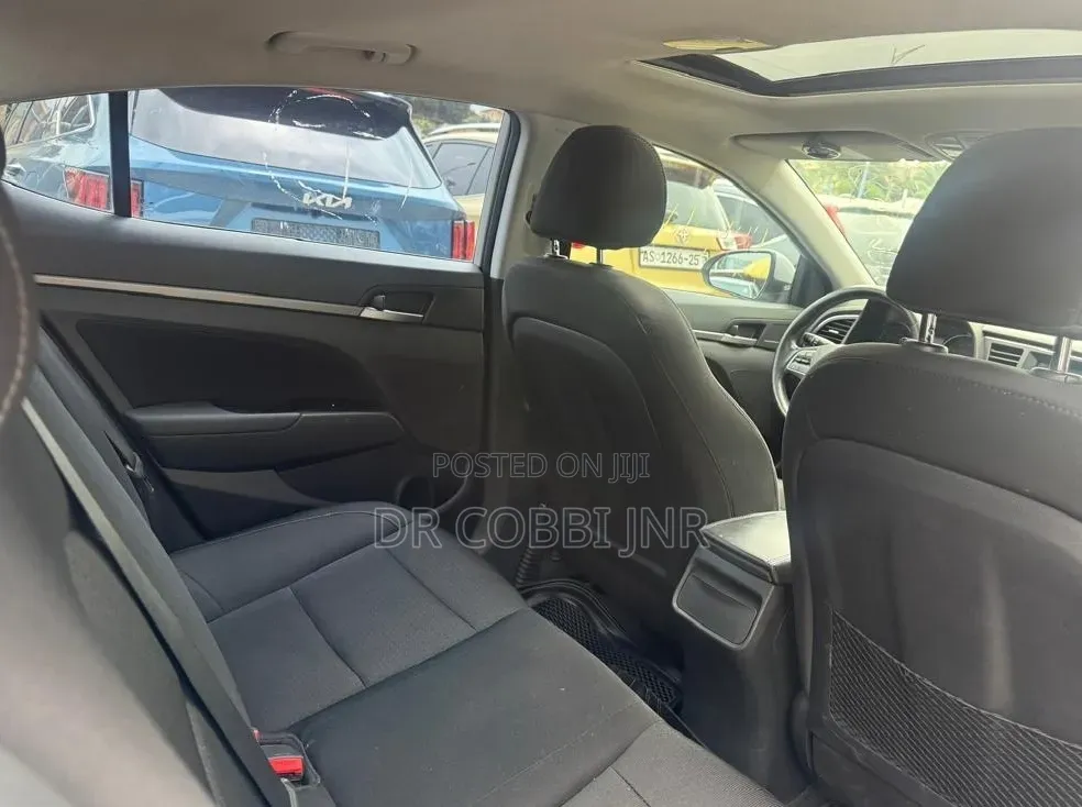Hyundai Elantra 2017 Silver
