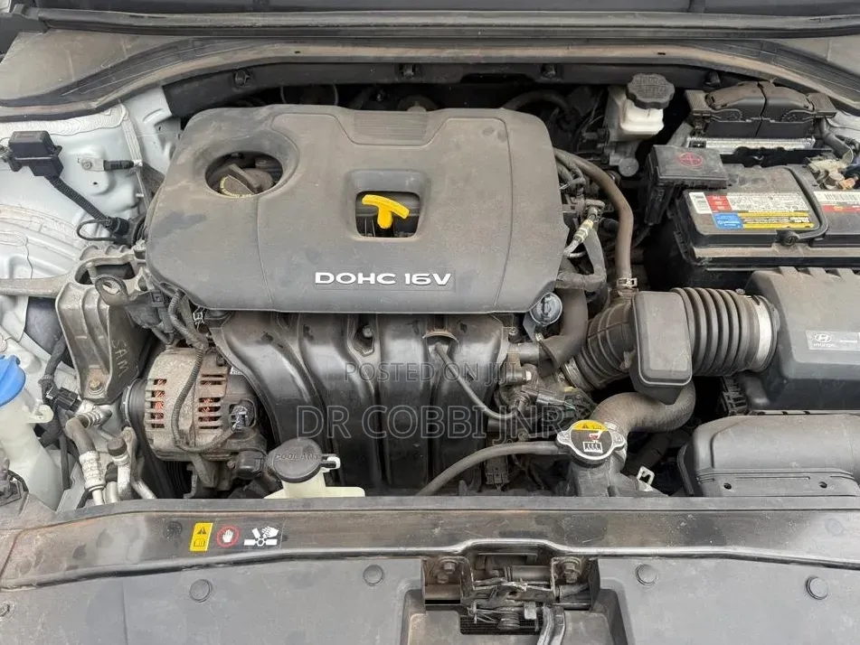 Hyundai Elantra 2017 Silver