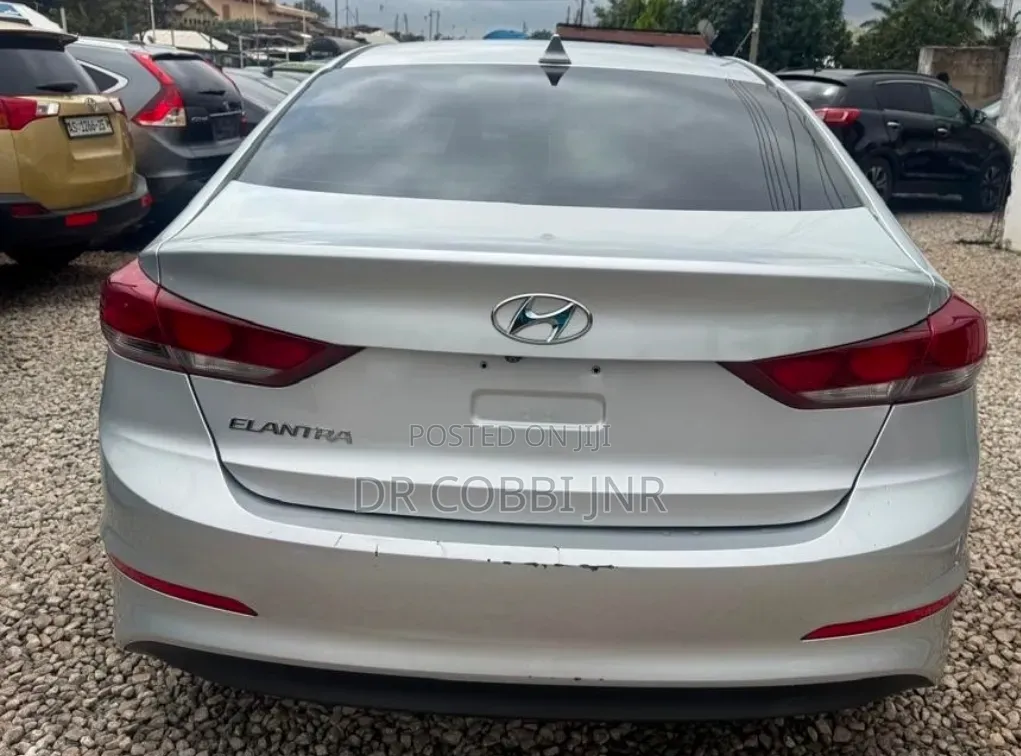 Hyundai Elantra 2017 Silver