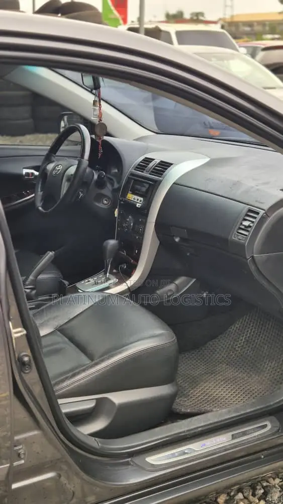 Toyota Corolla Altis 2012 Gray