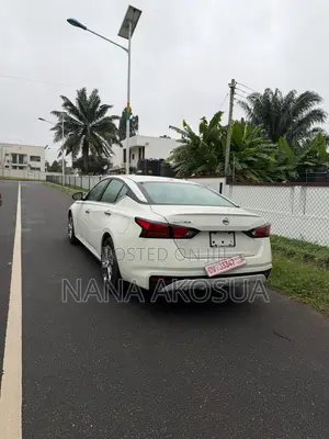 Nissan Altima 2.5 S FWD 2020 White