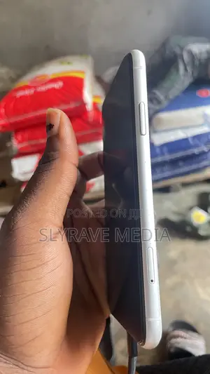 Apple iPhone 11 64 GB White