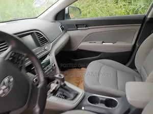 Hyundai Elantra 2018 Silver