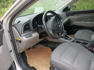 Hyundai Elantra 2018 Silver