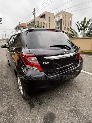 Toyota Vitz 1.3 FWD 3dr 2015 Burgundy