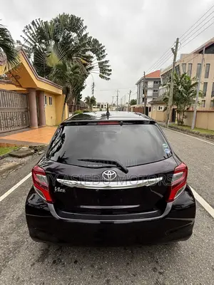 Toyota Vitz 1.3 FWD 3dr 2015 Burgundy
