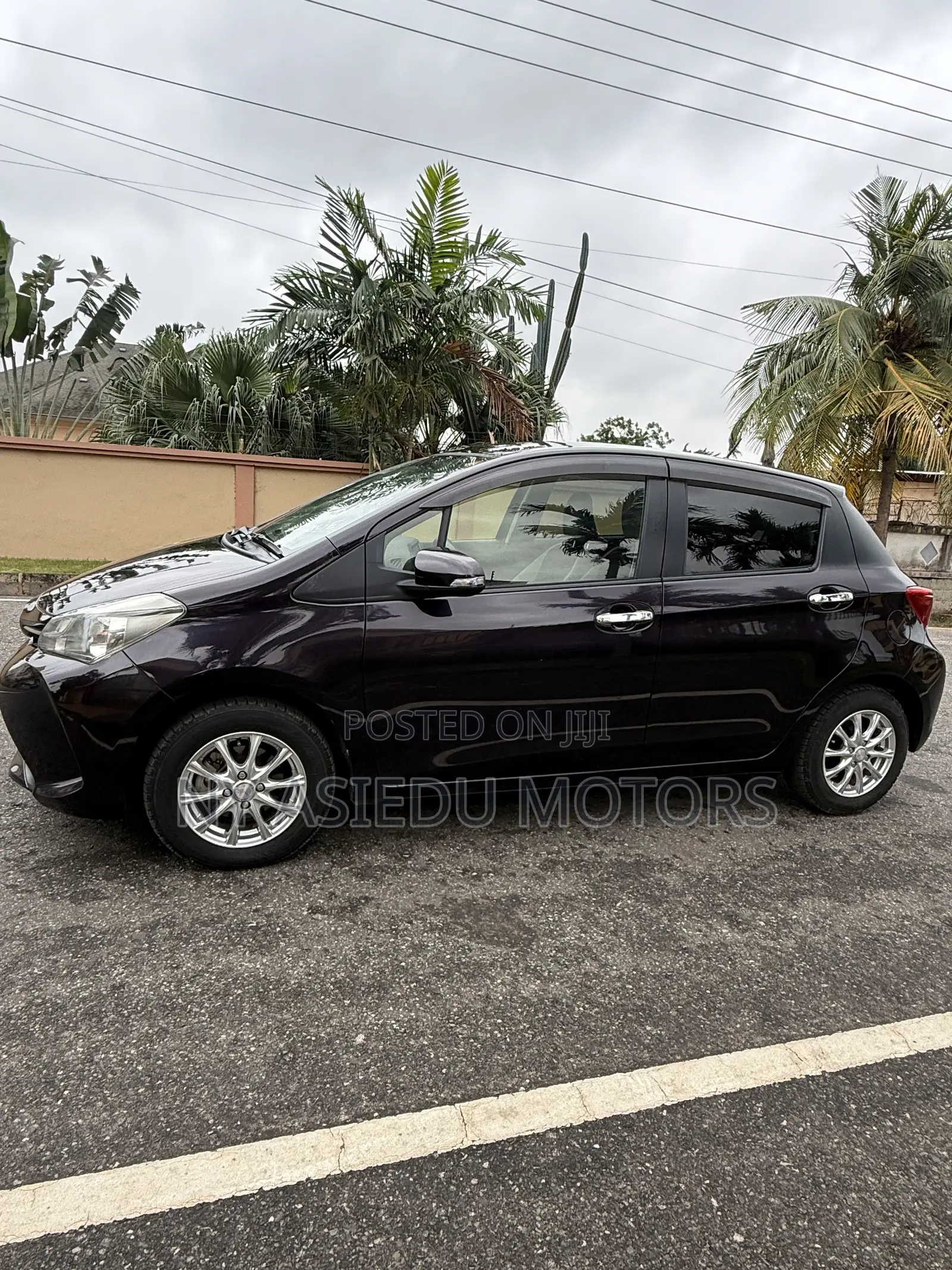 Toyota Vitz 1.3 FWD 3dr 2015 Burgundy