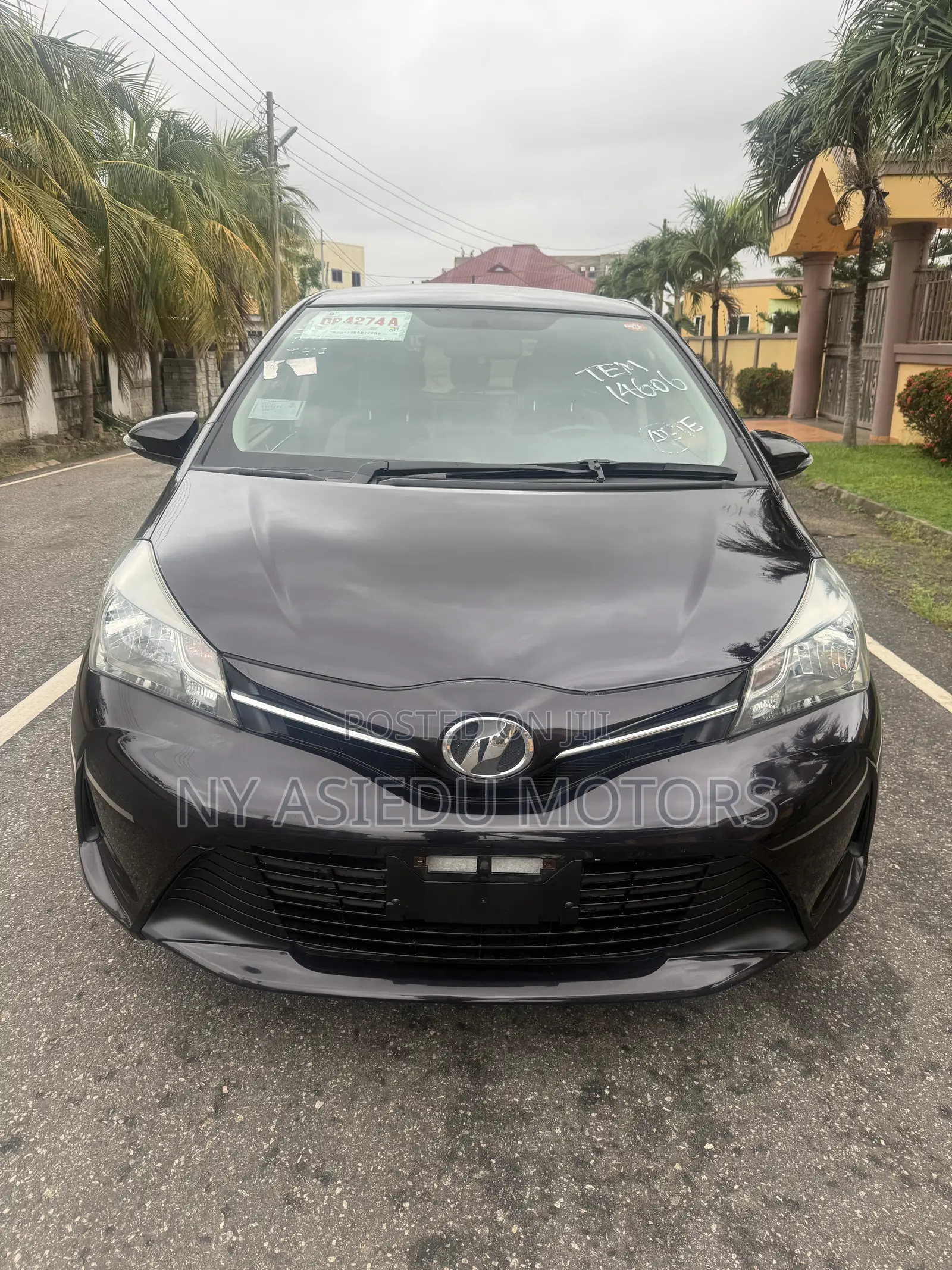 Toyota Vitz 1.3 FWD 3dr 2015 Burgundy