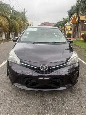 Toyota Vitz 1.3 FWD 3dr 2015 Burgundy