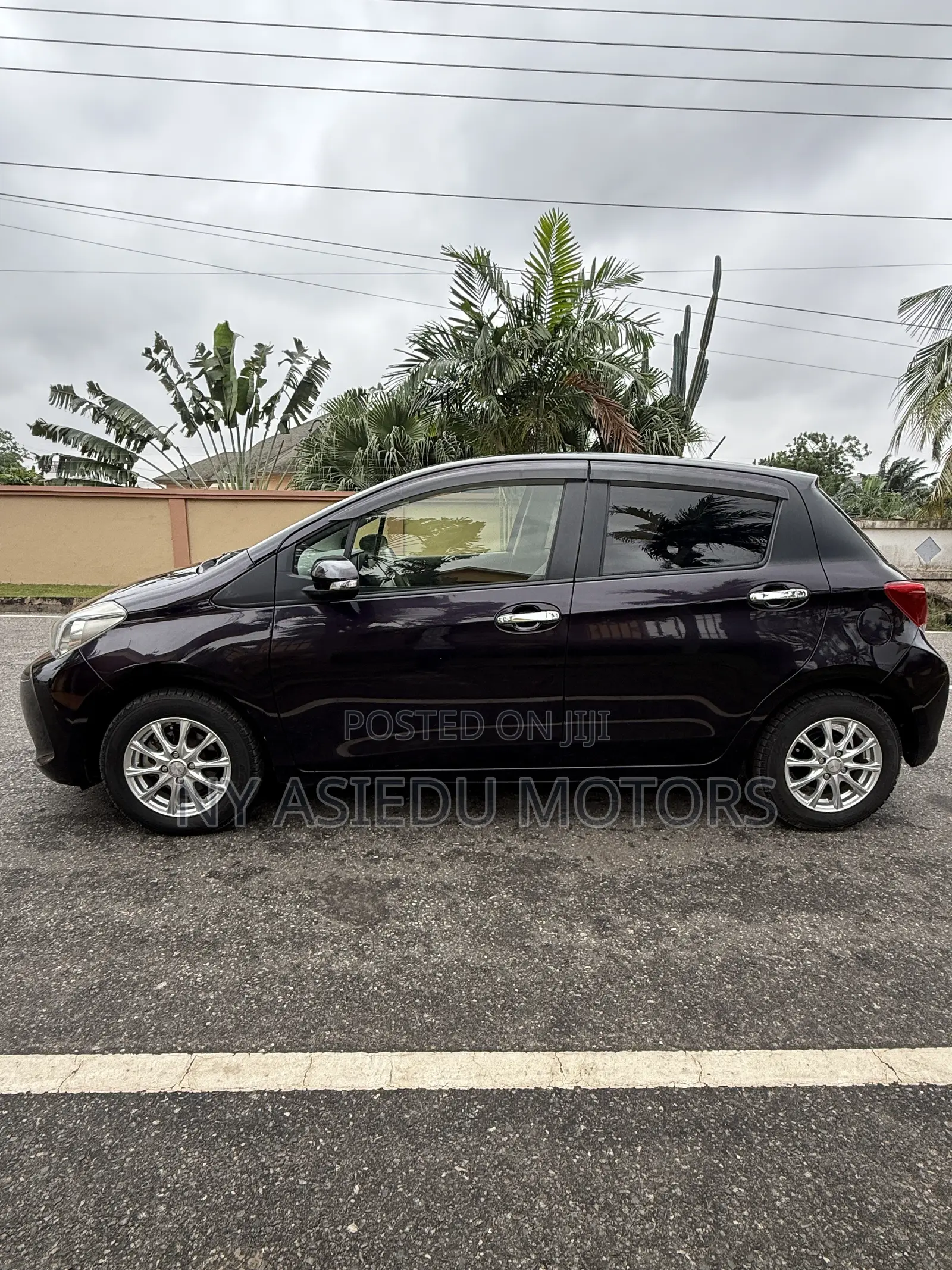 Toyota Vitz 1.3 FWD 3dr 2015 Burgundy