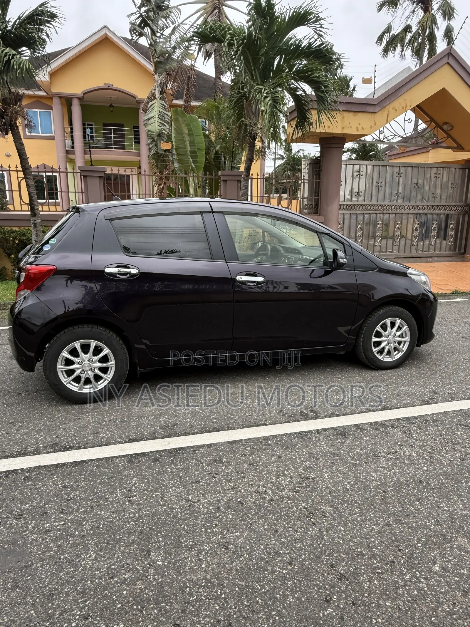 Toyota Vitz 1.3 FWD 3dr 2015 Burgundy